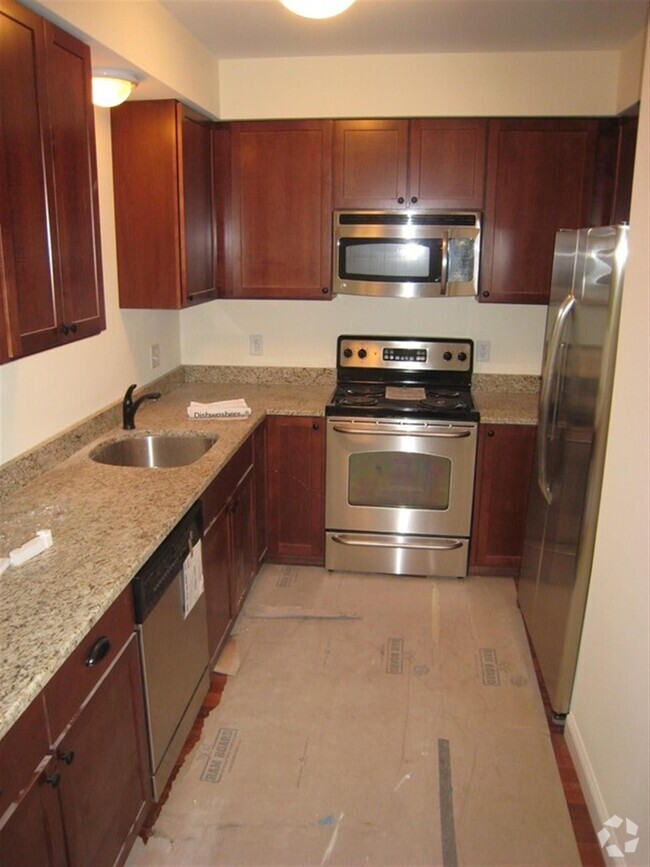 Building Photo - 51 Pitman St Unit 2 Rental