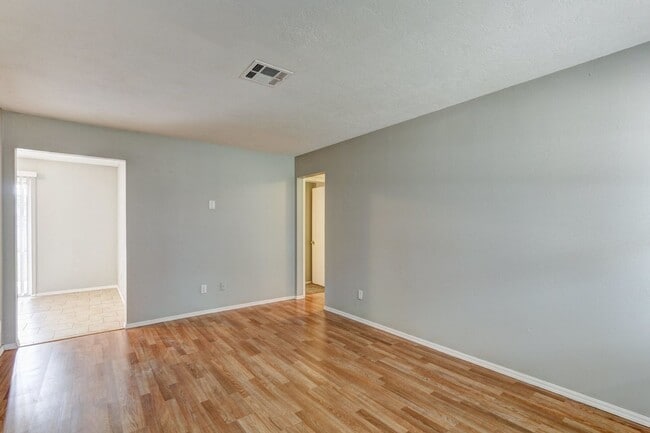 Photo - 347 W Cedar Dr