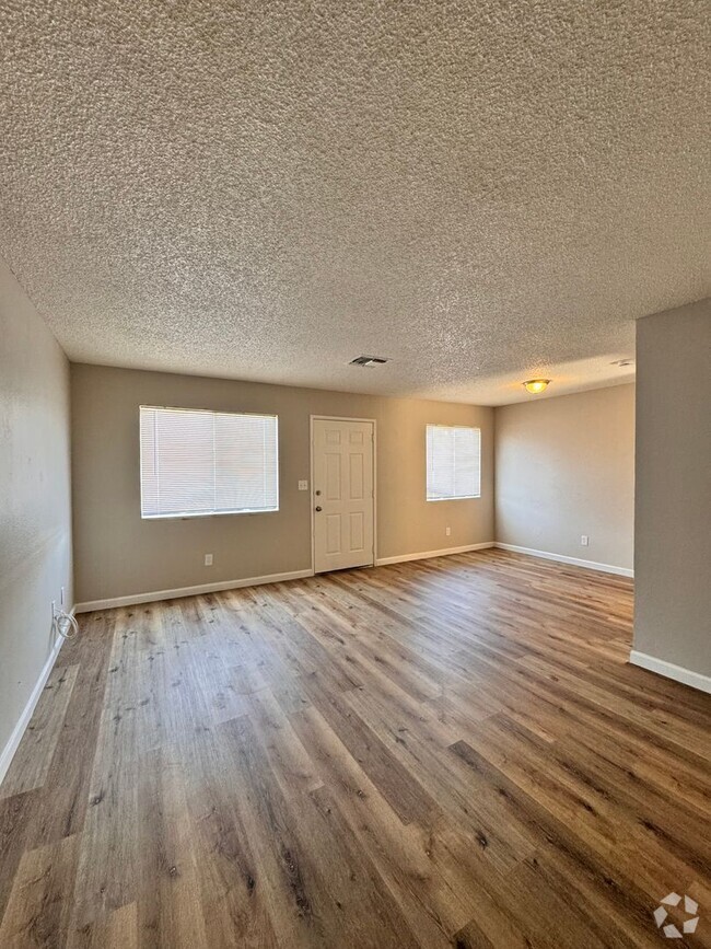 Building Photo - NEWLY REMODELED Spacious & Cozy 3 bed + 1.... Rental