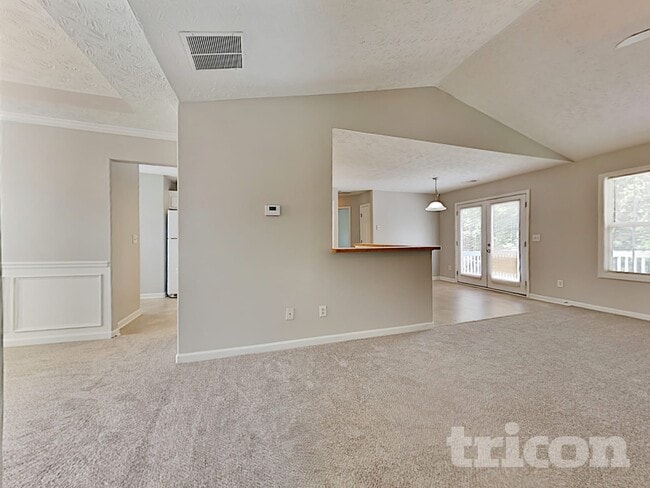 Photo - 460 Vinemont Ridge