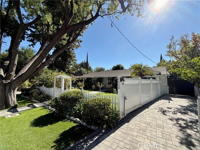 Photo - 22346 Burbank Blvd