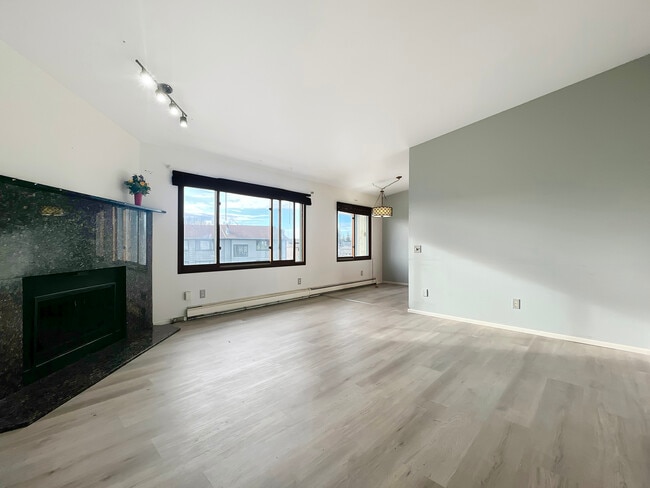 Photo - 221 McCarrey St