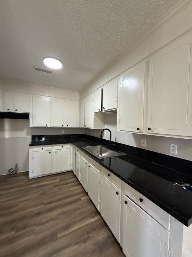 Photo - 1177 Westmoreland St