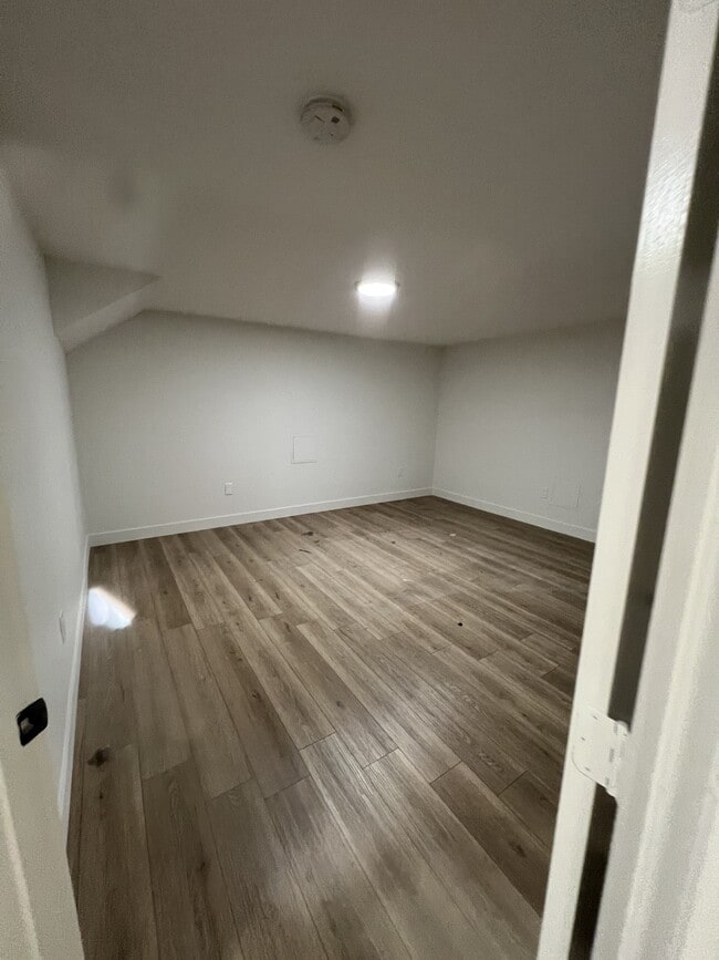 Photo - 7025 Woodman Ave
