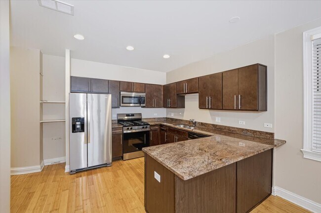 Photo - 2425 W Arthington St Unit 1