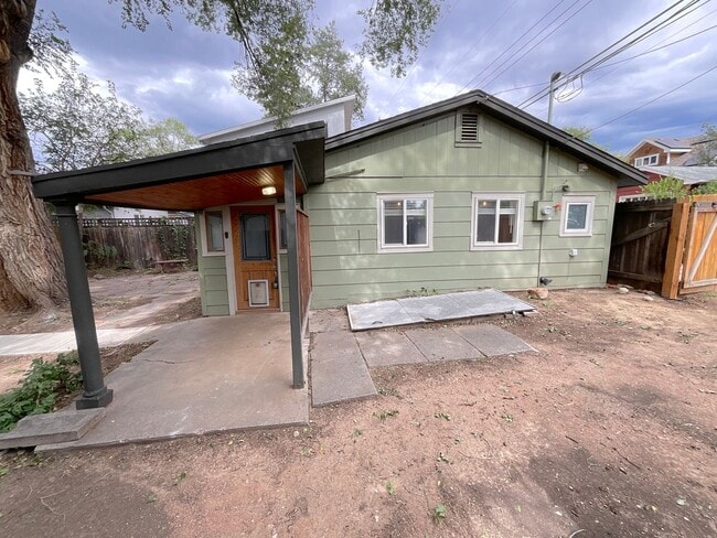 Building Photo - 1 Bedroom Home Available Near W Pikes Peak...
