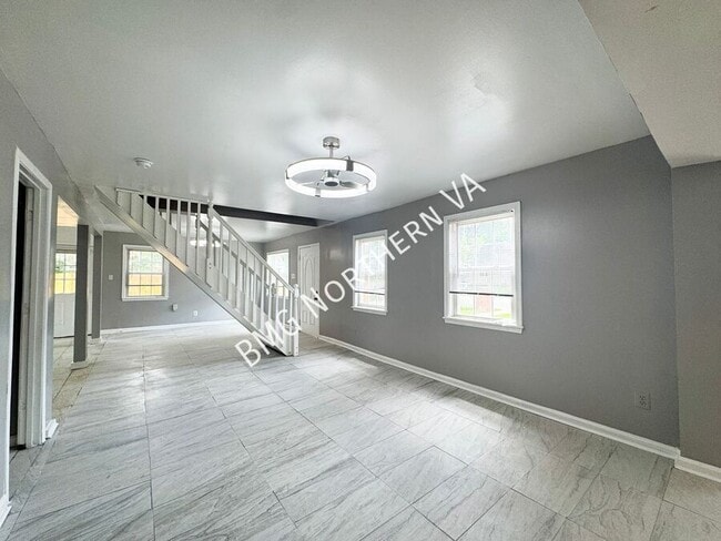 Photo - 158 Baker St