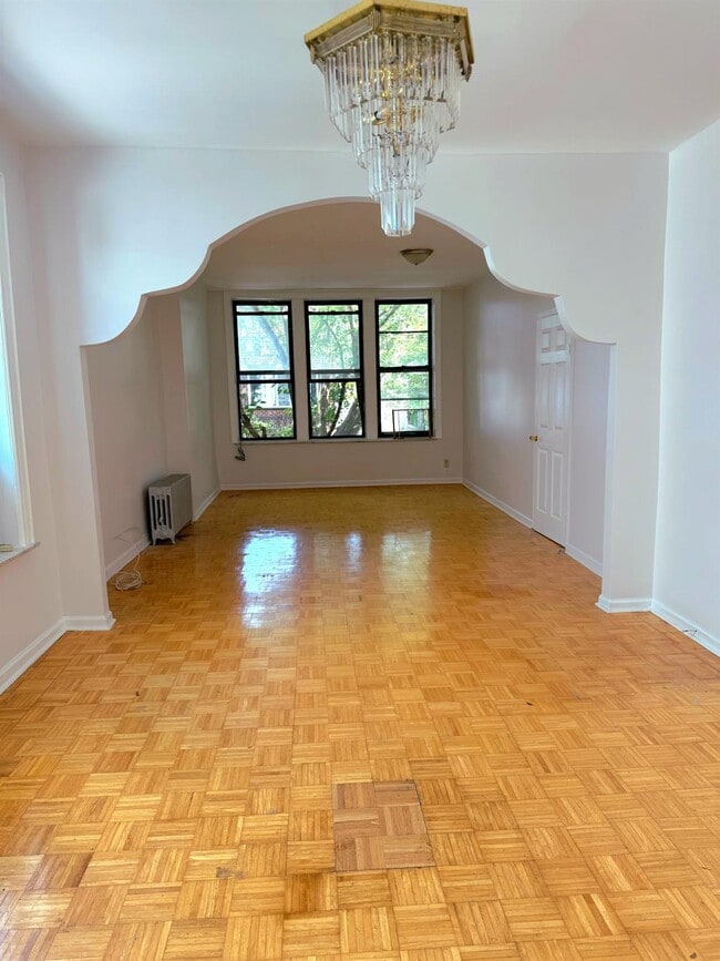 Building Photo - 85 Louisa St Unit 2 Rental