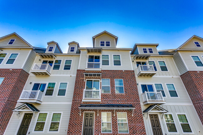 The Wren Coastal Student Housing - The Wren Coastal Student Housing Apartments