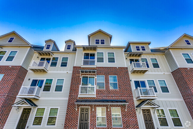 Building Photo - The Wren Coastal Student Housing Rental