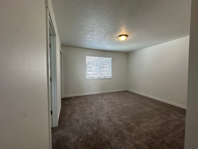 Photo - 681 NE Autumn Ridge Dr