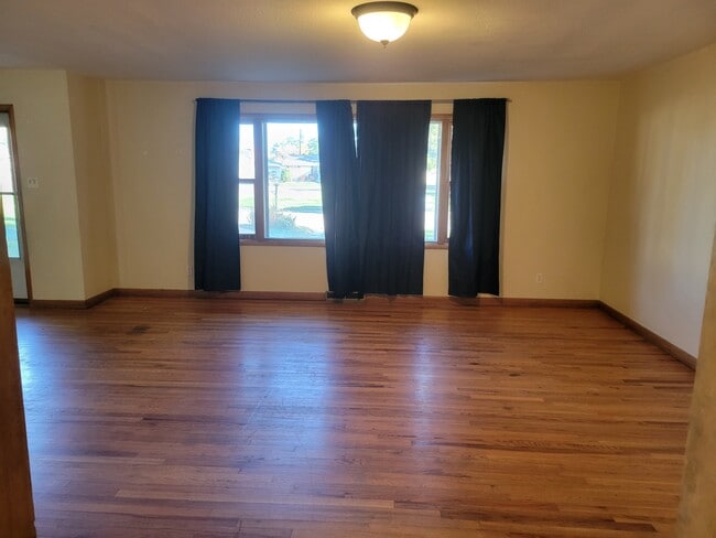 Photo - 819 Beattie Cir