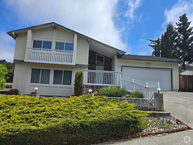 Building Photo - Tri-level Single Family Home