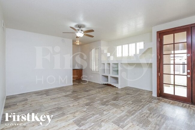 Photo - 1562 E Oakland St