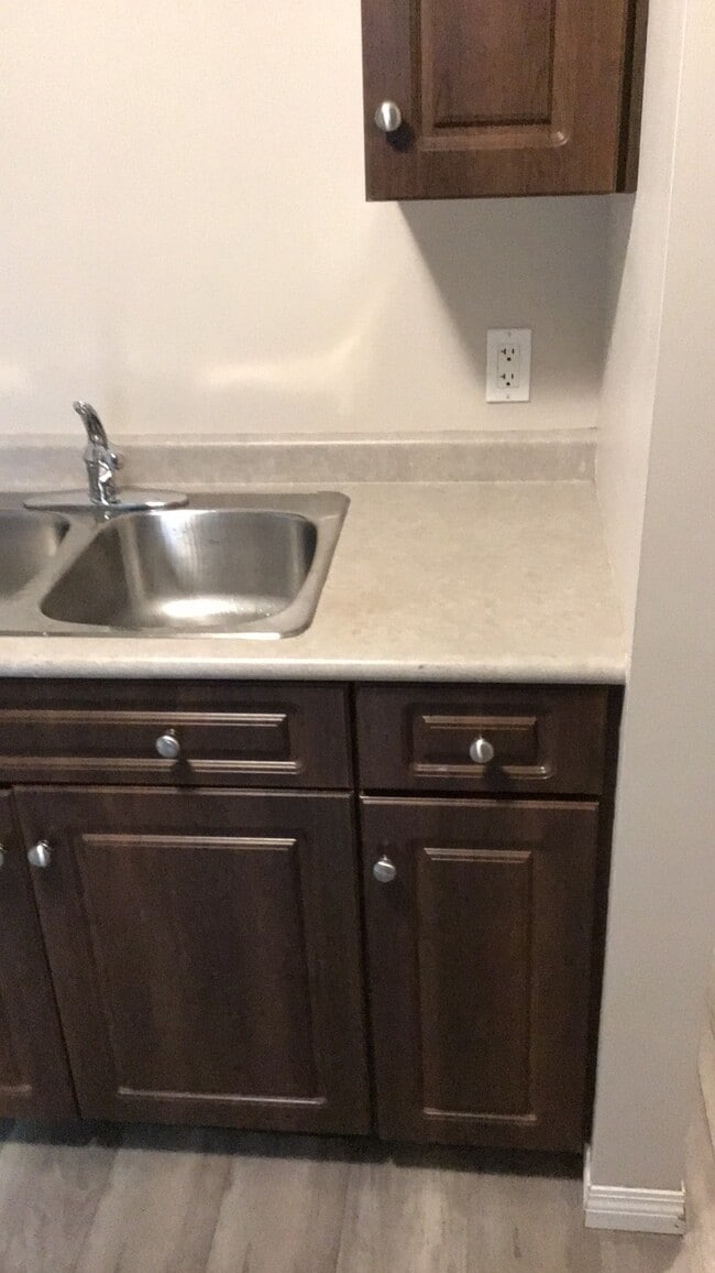 Photo - 5202 49 St