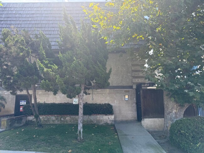 Building Photo - 558 Evergreen St Rental