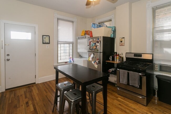 Photo - 2137 N Sheffield Ave Unit 4