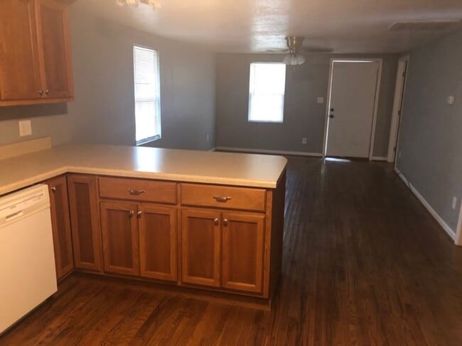 Photo - 807 Mountain St NW