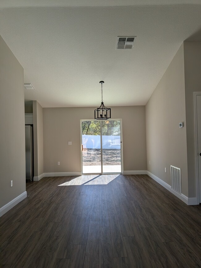 754 W Deacon Pl