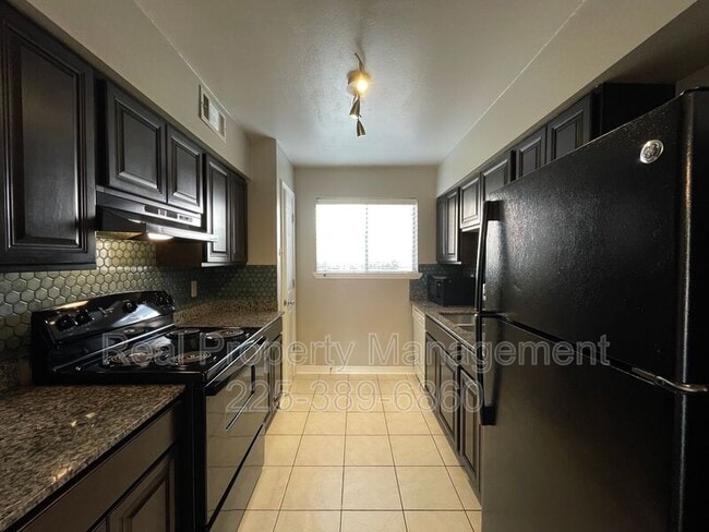 Photo - 920 W Tony St