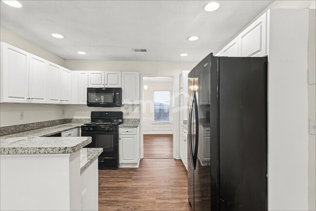 1121 Lauren Way