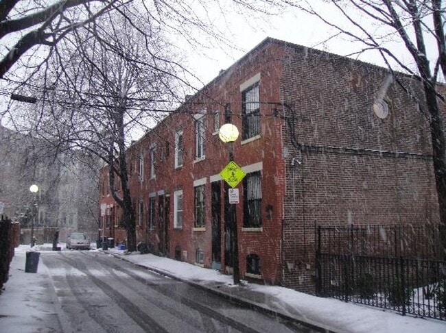 Building Photo - 32 Sussex St