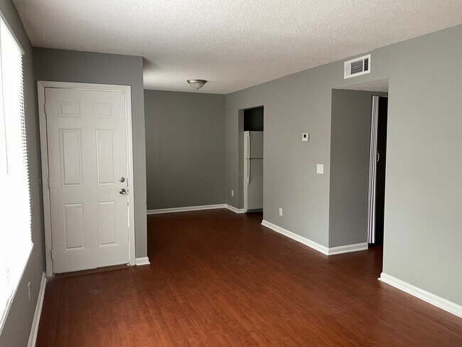 Photo - 6