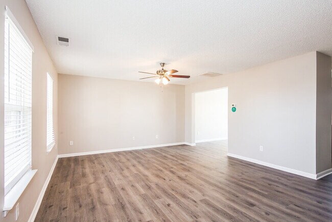 Photo - 427 Amhurst St SW