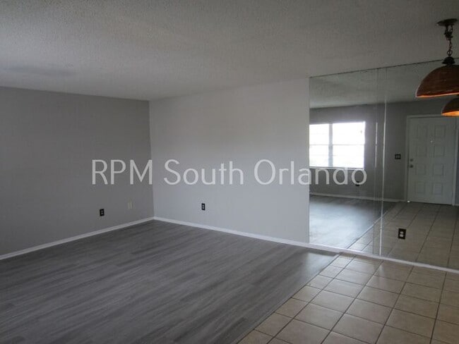 Great location! 2nd floor condo in Winter Garden