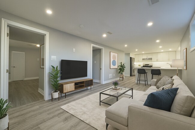 Photo - 61 Dufferin St Unit 2