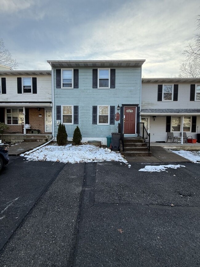 Photo - Two Bedroom, 1.5 Bath in Breezewood