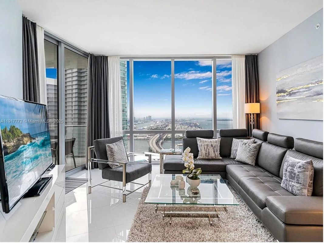 Photo - 851 NE 1st Ave