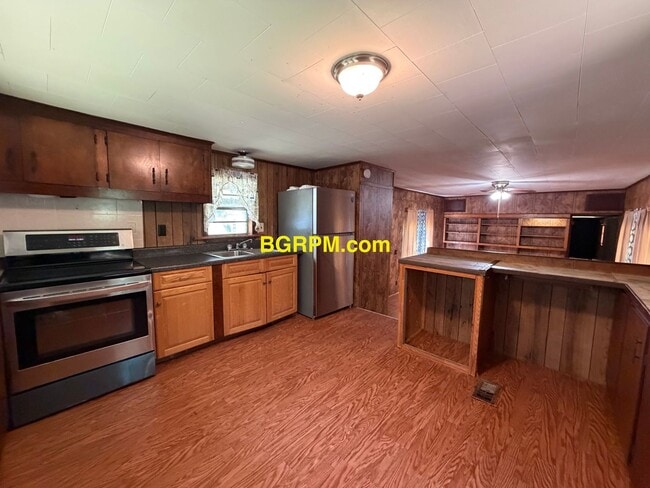 Photo - 3 bd 2 ba mobile home, some utilties included!