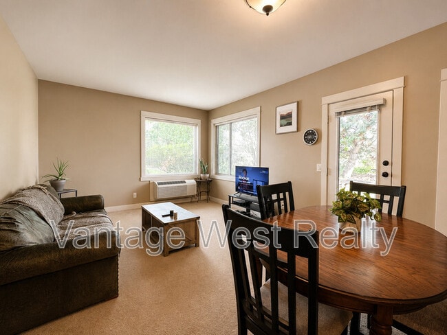 Photo - 3350-3350 Woodsdale Rd
