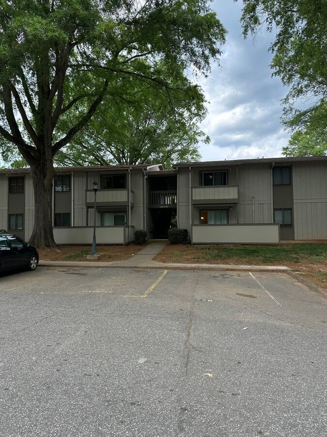 Photo - Upper level 1 bedroom/1 bath Condo availab...