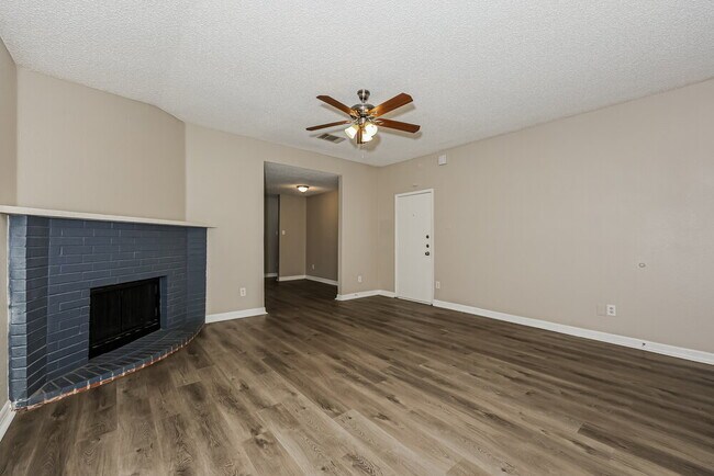 Photo - 621 Hollyberry Dr
