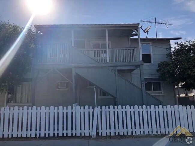 Building Photo - Upstairs Apartment in Taft