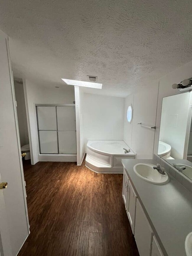 Photo - Large 4 bedroom 2 bathroom mobile home