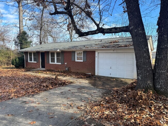 Building Photo - 3 Bedrooms near Pinnacle Classical Academy Rental