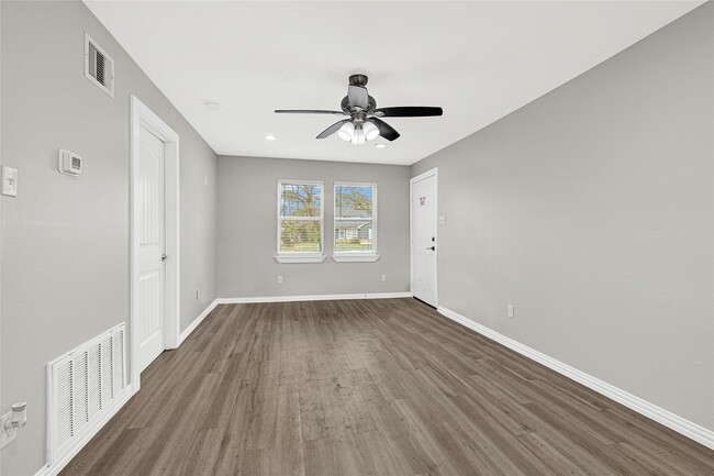 Photo - 4322 Alconbury Ln Unidad 3