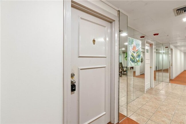 Building Photo - 4600 Ocean Dr