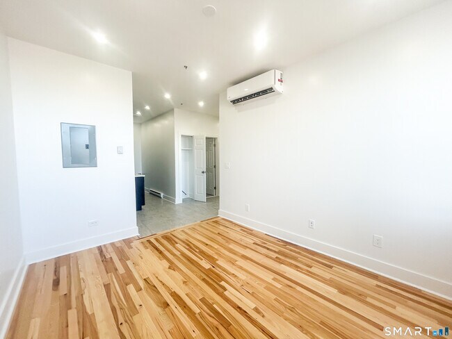 Photo - 207 Bank St Unit 202