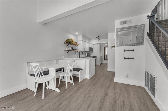 Photo - 2819 Briar Knoll Dr