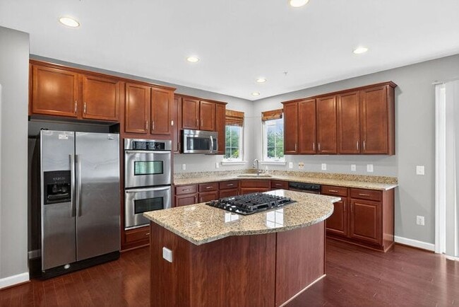 Photo - 2983 Devonfield Ave