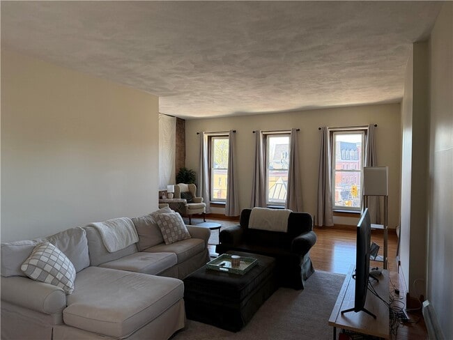 Photo - 287 Gregory St