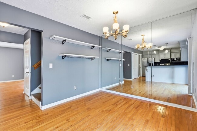 Photo - 388 Huntington Ridge Dr