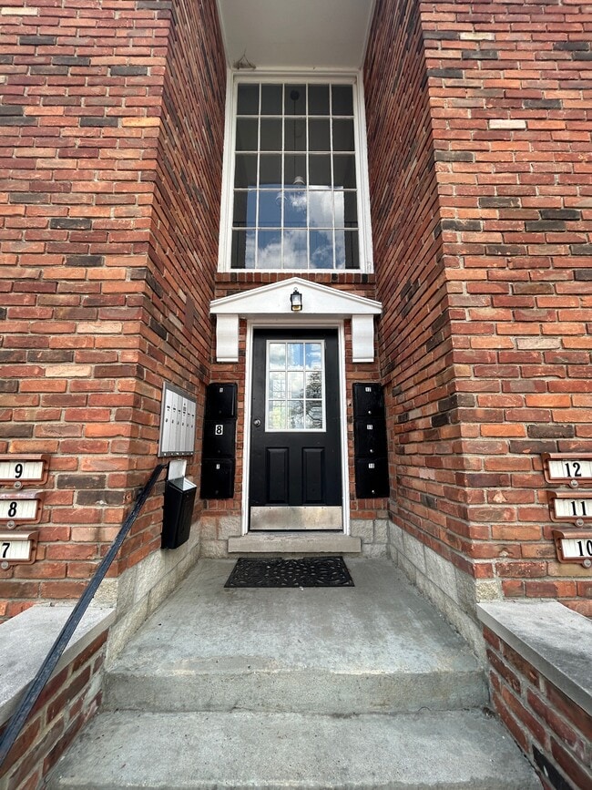 Photo - 31831 Grand River Ave