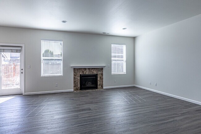 Amazing 4 bedroom home in Stewart Crossing!