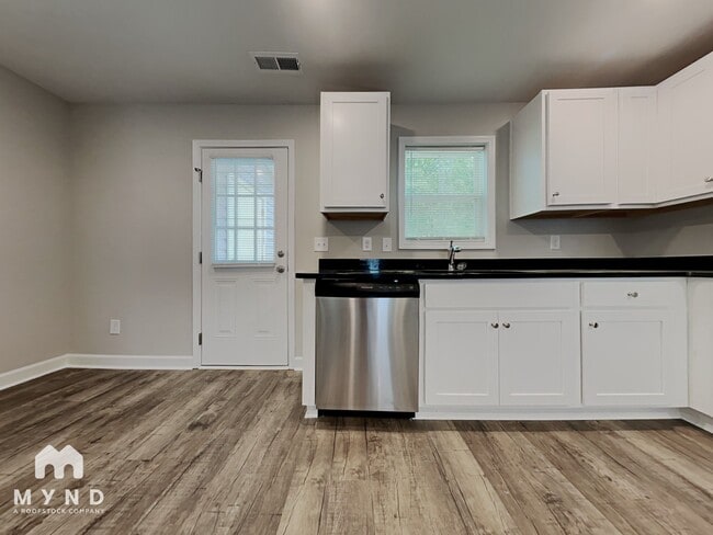 Photo - 153 McKinnon Ave NE