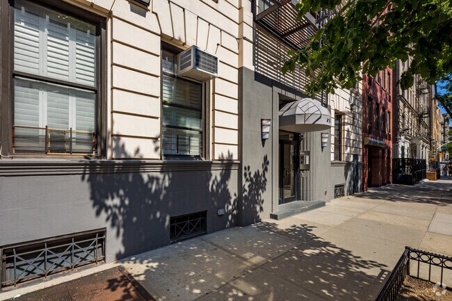 Photo - 215 W 105th St